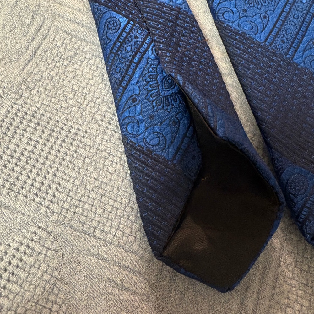 Stunning Blue Patterned Men's Lilly Dache’ Tie - Picture 10 of 11